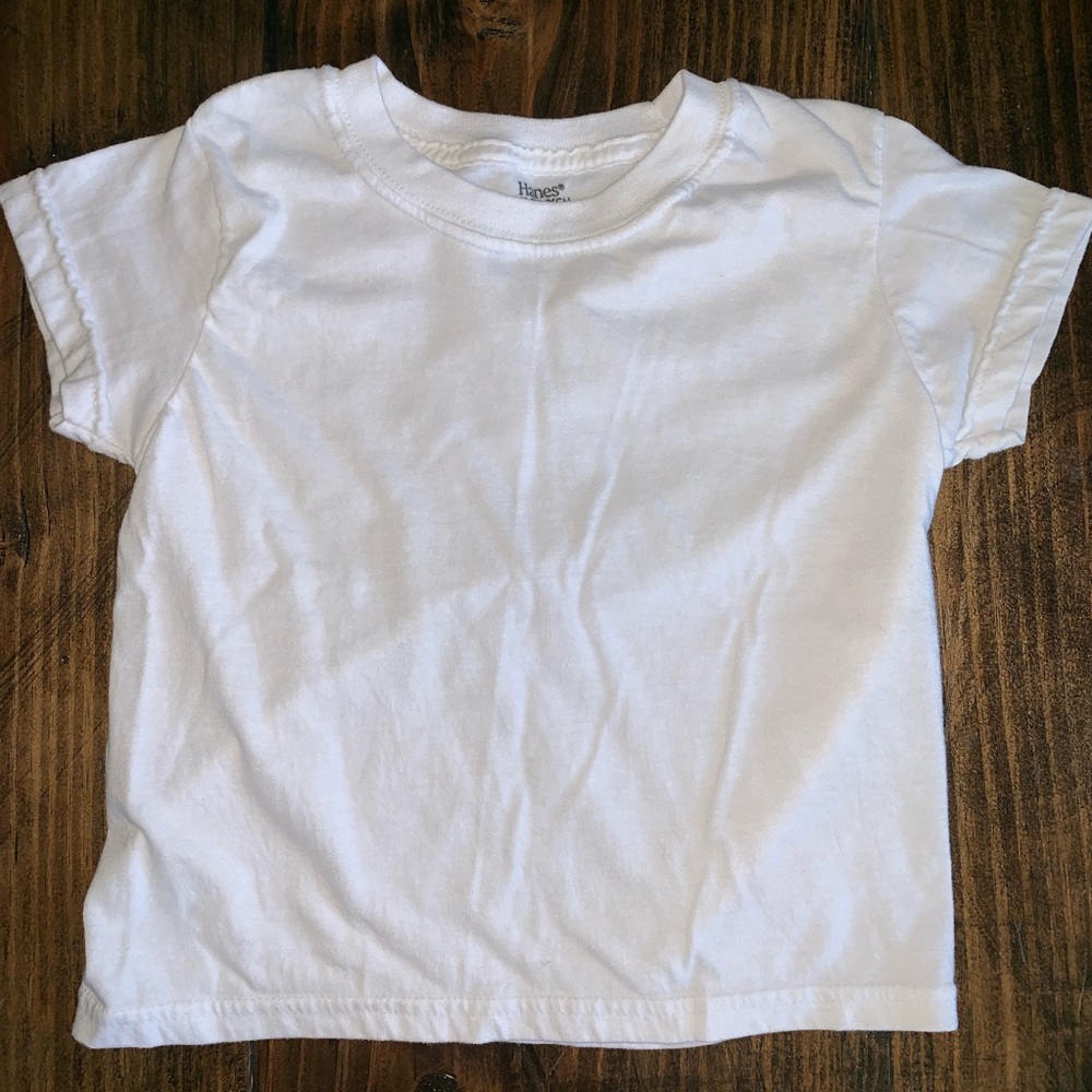 Unisex white tee.